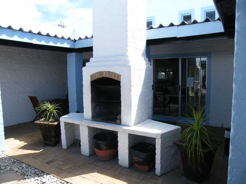 Atrium mit gem. Grill Atrium mit gem. Grill